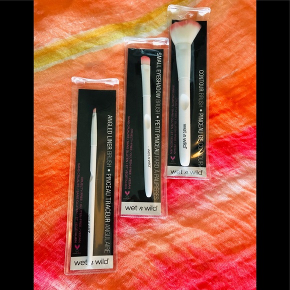 Wet n Wild 3 piece cosmetic brushes - Picture 1 of 6